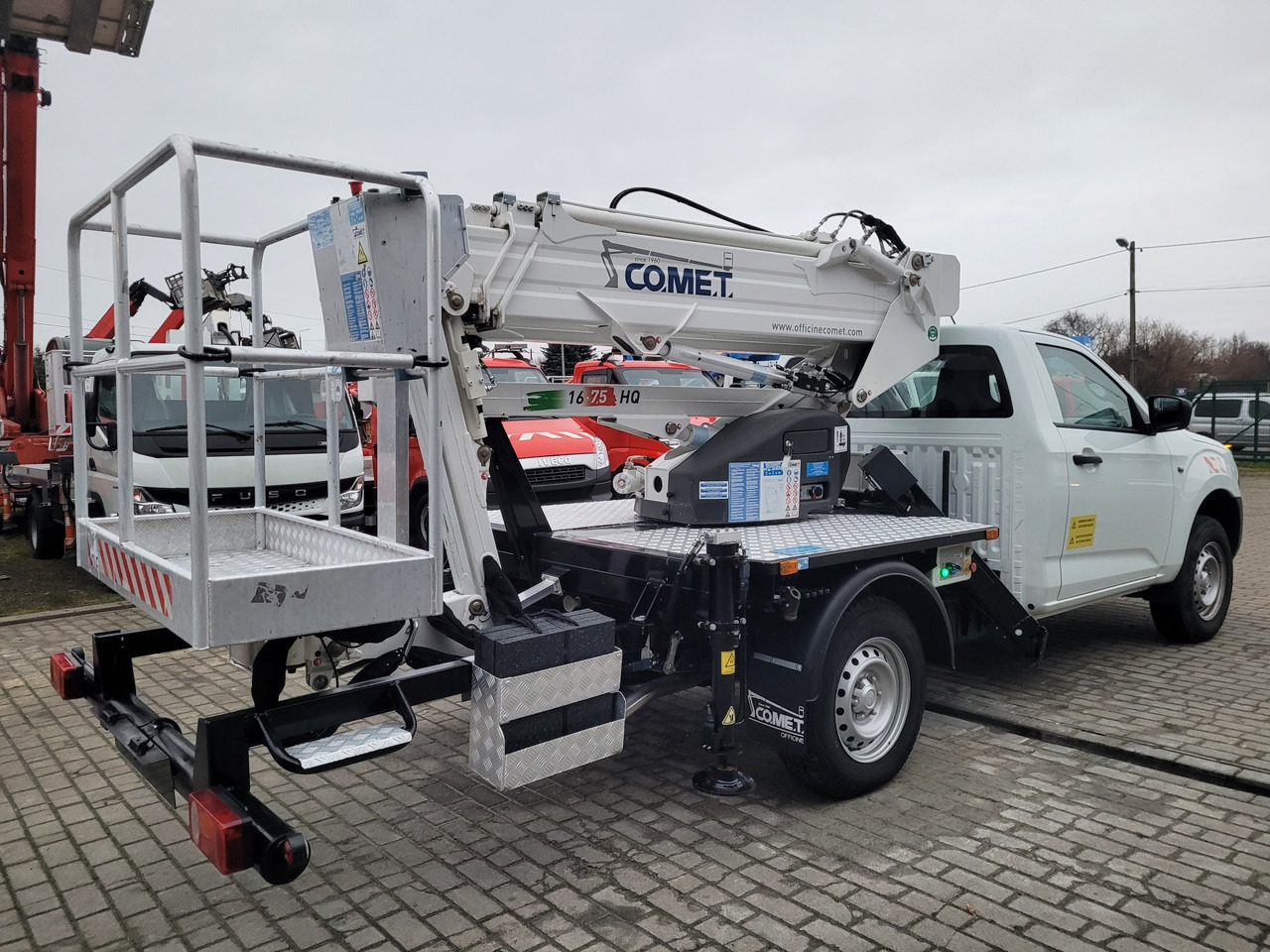 Isuzu D-Max 4x4 podnośnik koszowy 16 m Comet New Eurosky bucket truck boom lift - Caminhão com plataforma aérea: foto 4 Isuzu D-Max 4x4 podnośnik koszowy 16 m Comet New Eurosky bucket truck boom lift - Caminhão com plataforma aérea: foto 4