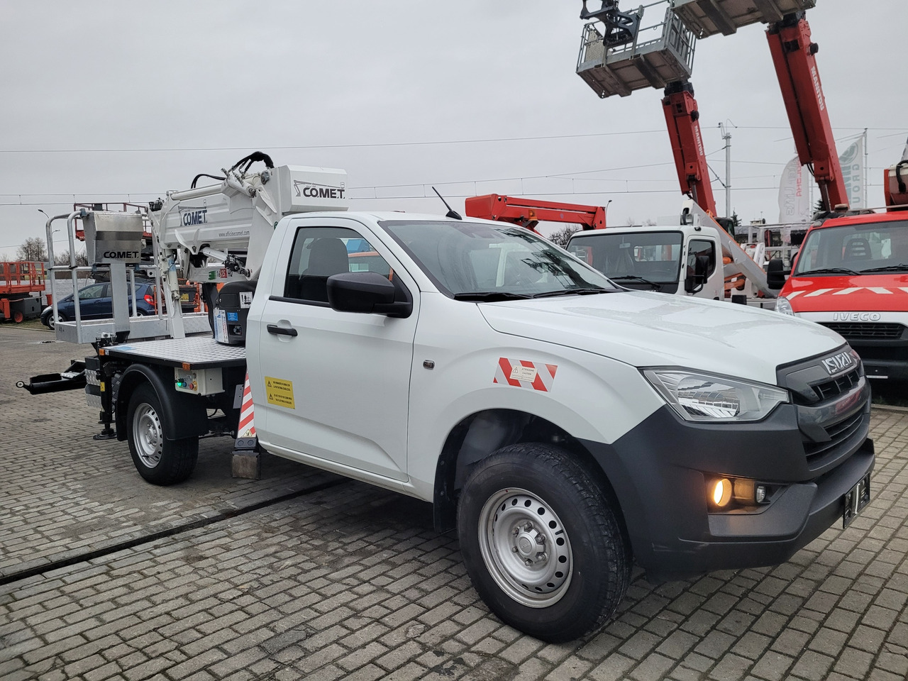 Isuzu D-Max 4x4 podnośnik koszowy 16 m Comet New Eurosky bucket truck boom lift - Caminhão com plataforma aérea: foto 3 Isuzu D-Max 4x4 podnośnik koszowy 16 m Comet New Eurosky bucket truck boom lift - Caminhão com plataforma aérea: foto 3