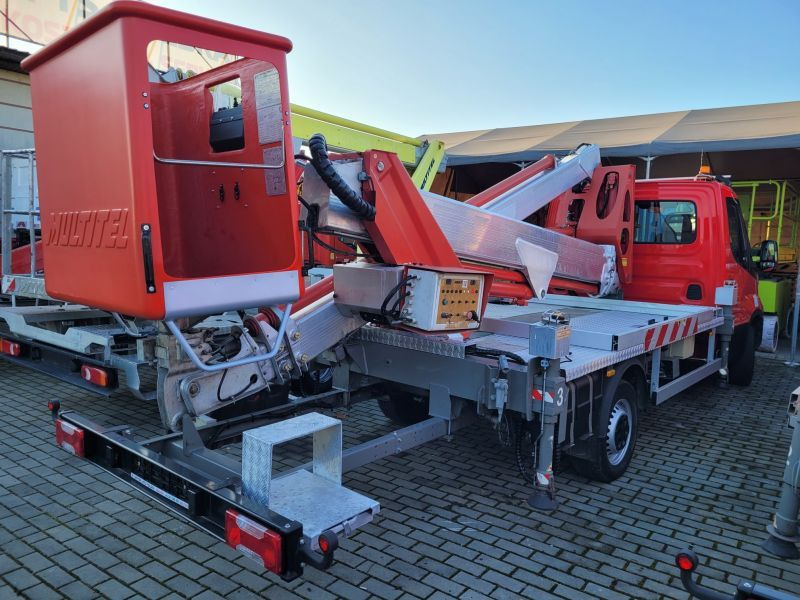 Iveco Daily 35S12 podnośnik koszowy 25 m Multitel MX250 - Caminhão com plataforma aérea: foto 3 Iveco Daily 35S12 podnośnik koszowy 25 m Multitel MX250 - Caminhão com plataforma aérea: foto 3