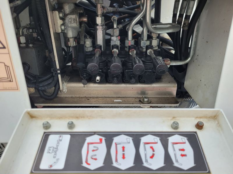 Nissan Cabstar NT400 podnośnik koszowy 20 m Oil&Steel Snake 2010 Plus - Caminhão com plataforma aérea: foto 5 Nissan Cabstar NT400 podnośnik koszowy 20 m Oil&Steel Snake 2010 Plus - Caminhão com plataforma aérea: foto 5