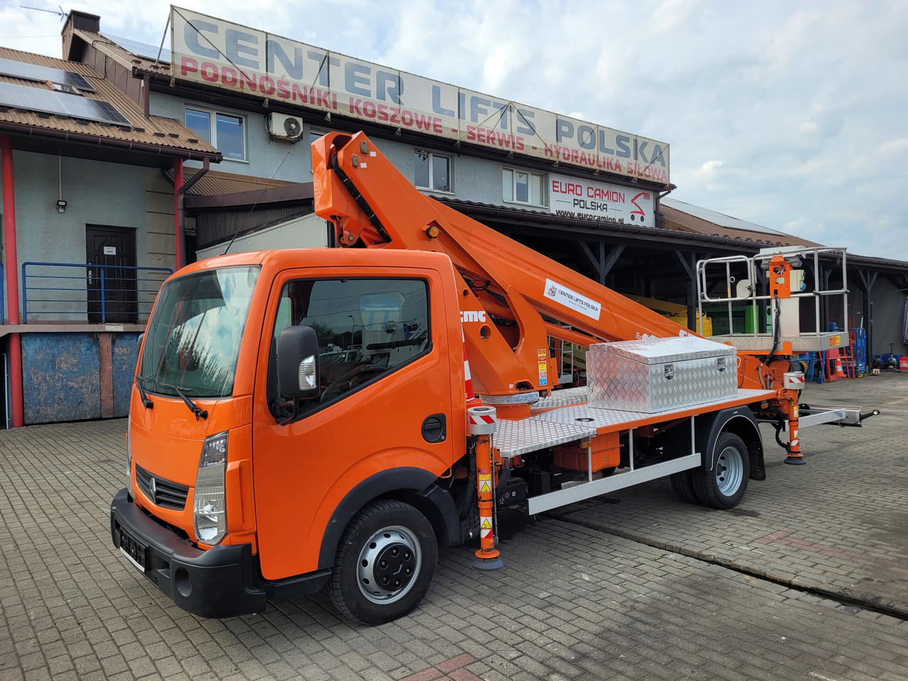 Renault Maxity podnośnik zwyżka 25 m CMC PLA250 bucket truck boom lift - Caminhão com plataforma aérea: foto 1 Renault Maxity podnośnik zwyżka 25 m CMC PLA250 bucket truck boom lift - Caminhão com plataforma aérea: foto 1