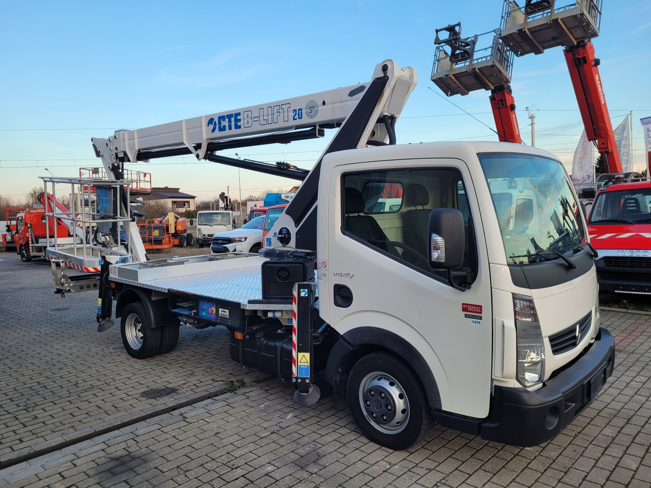 Renault Renault Maxity podnośnik koszowy zwyżka 20 m CTE B-lift 20 JHV - Caminhão com plataforma aérea: foto 3 Renault Renault Maxity podnośnik koszowy zwyżka 20 m CTE B-lift 20 JHV - Caminhão com plataforma aérea: foto 3