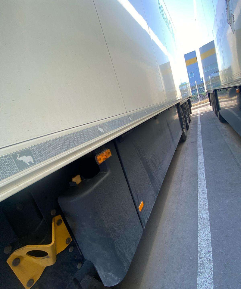 Schmitz SCHMITZ MULTITEMP 7cm - Semi-reboque frigorífico: foto 2 Schmitz SCHMITZ MULTITEMP 7cm - Semi-reboque frigorífico: foto 2