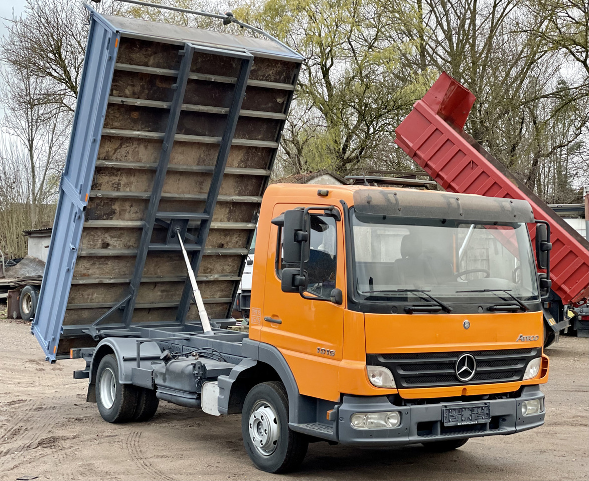 MERCEDES-BENZ ATEGO - Camião basculante: foto 2 MERCEDES-BENZ ATEGO - Camião basculante: foto 2
