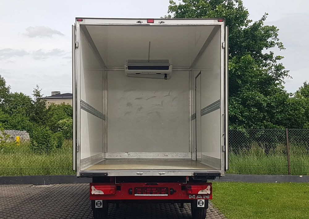 MAN TGE 3.180 8 EP CHŁODNIA AGREGAT 4,20x2,10x2,20 IZOTERMA FUNKCJA GRZANIA KLIMA DMC 3500 KG - Carrinha frigorífica: foto 5 MAN TGE 3.180 8 EP CHŁODNIA AGREGAT 4,20x2,10x2,20 IZOTERMA FUNKCJA GRZANIA KLIMA DMC 3500 KG - Carrinha frigorífica: foto 5