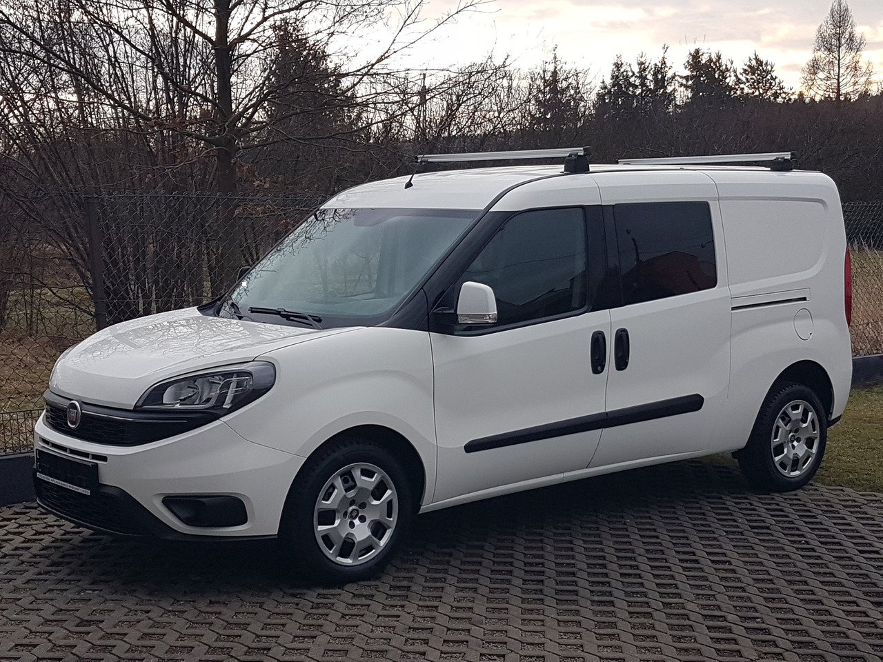 FIAT FIAT DOBLO DŁUGI 1,6 16V DIESEL EURO-6CH MULTIJET DOBLO DŁUGI 1,6 16V DIESEL EURO-6CH MULTIJET 105 KM 6-BIEGÓW MANUAL MAXI WERSJA 5 – OSÓB - Veículo comercial, Carrinha cabine dupla: foto 2 FIAT FIAT DOBLO DŁUGI 1,6 16V DIESEL EURO-6CH MULTIJET DOBLO DŁUGI 1,6 16V DIESEL EURO-6CH MULTIJET 105 KM 6-BIEGÓW MANUAL MAXI WERSJA 5 – OSÓB - Veículo comercial, Carrinha cabine dupla: foto 2