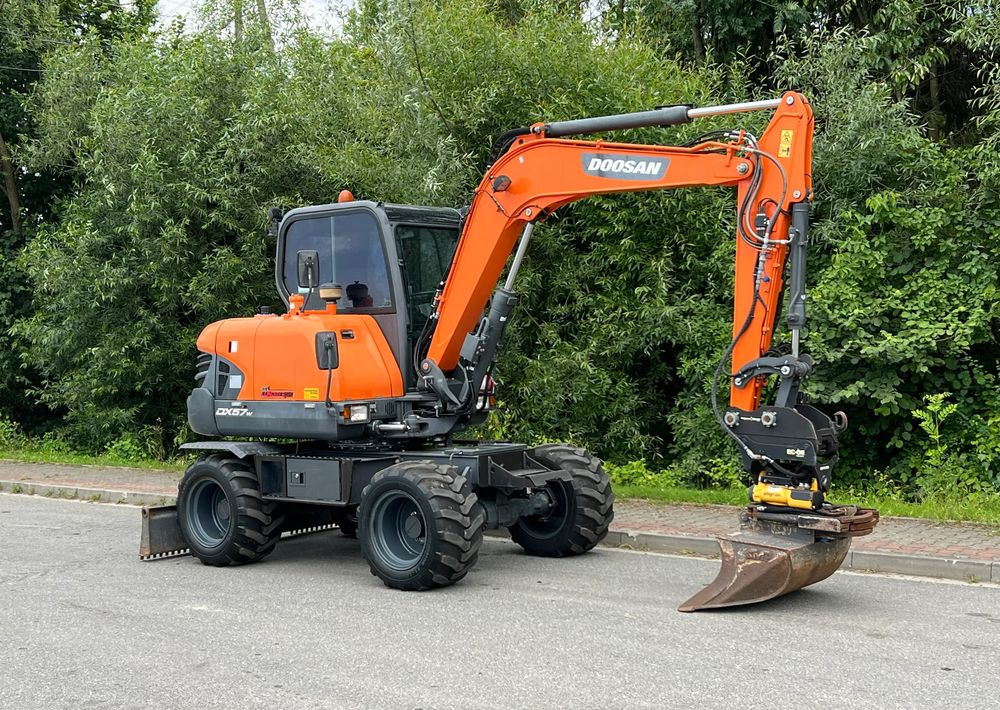 Doosan DOOSAN DX57W *ROTOTILT* 2200 Motogodzin * Jak Nowa * Sprowadzona * Stan Perfekcyjny - Escavadeira de rodas: foto 2 Doosan DOOSAN DX57W *ROTOTILT* 2200 Motogodzin * Jak Nowa * Sprowadzona * Stan Perfekcyjny - Escavadeira de rodas: foto 2