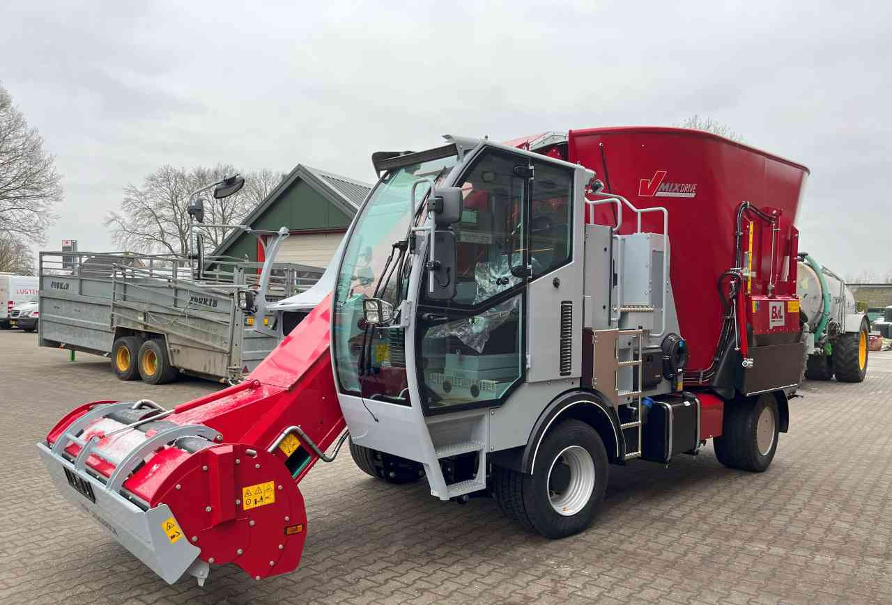 BVL BVL van Lengerich V-MIX Drive Maximus Plus 17.1 LS zelfrijdende - Misturadora Alimentadora: foto 2 BVL BVL van Lengerich V-MIX Drive Maximus Plus 17.1 LS zelfrijdende - Misturadora Alimentadora: foto 2