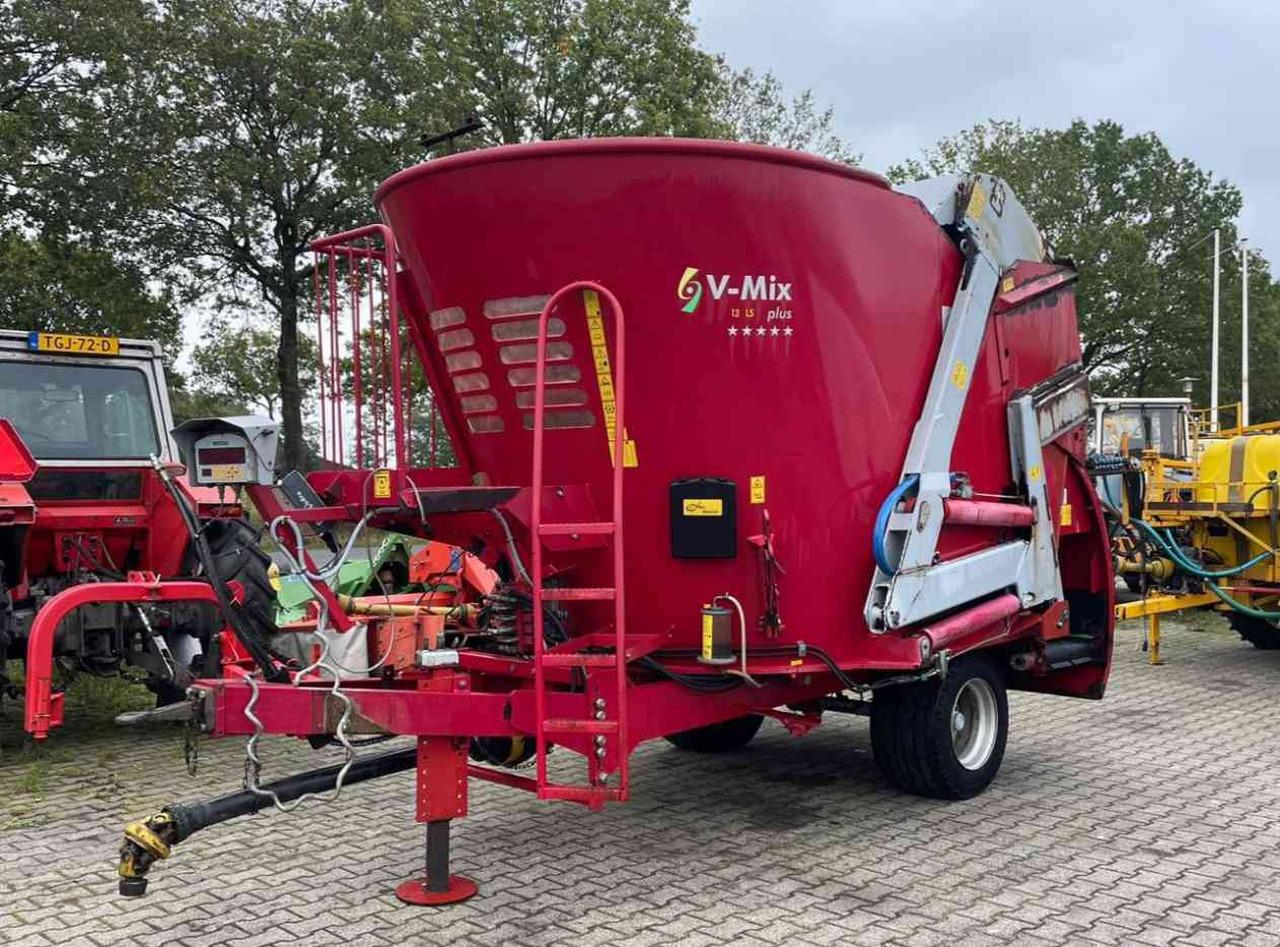 BVL V-Mix 12 LS Voermengwagen Voermachines - Misturadora Alimentadora: foto 1 BVL V-Mix 12 LS Voermengwagen Voermachines - Misturadora Alimentadora: foto 1
