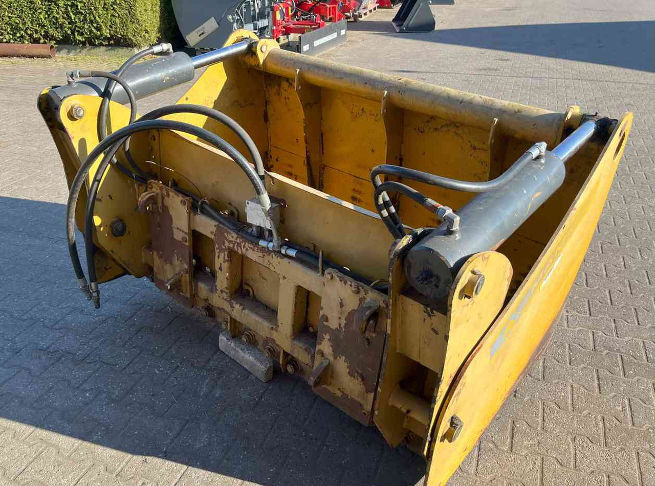 Mammut Kuilhapper Euro aansluiting voermachines - Equipamento para silagem: foto 5 Mammut Kuilhapper Euro aansluiting voermachines - Equipamento para silagem: foto 5