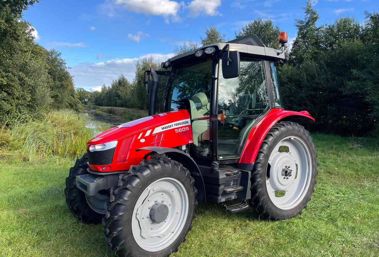 Massey Ferguson 5609 Dyna-4 Essential - Trator: foto 1 Massey Ferguson 5609 Dyna-4 Essential - Trator: foto 1