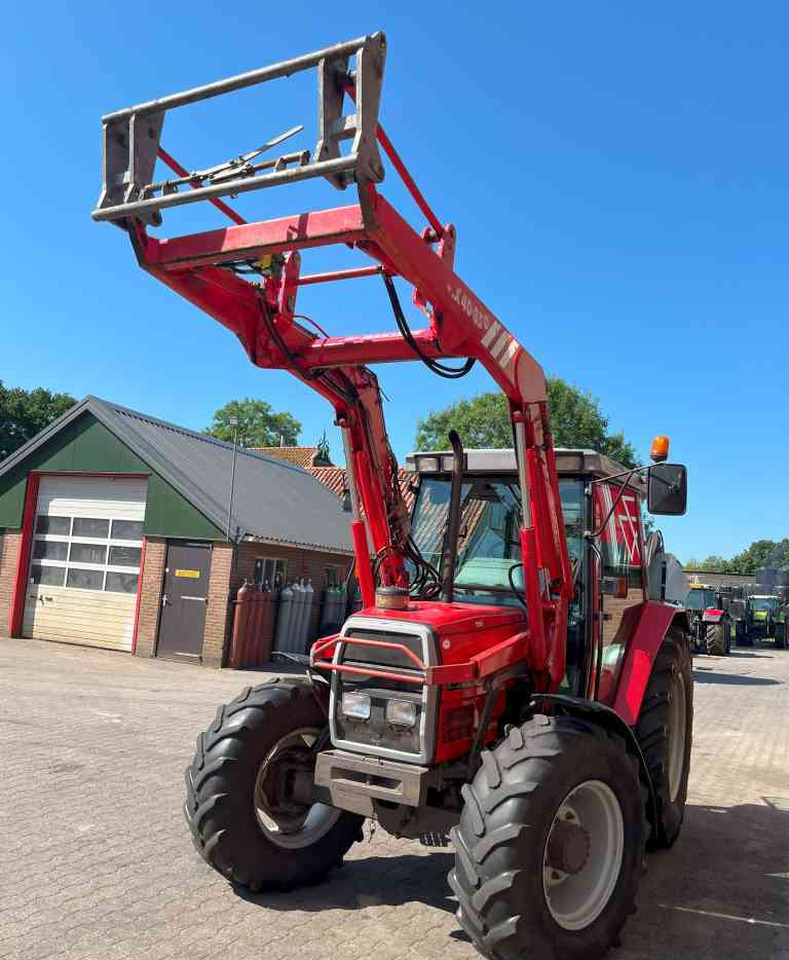 Massey Ferguson 6140 Dynashift met Mailleux voorlader tractoren *Verkocht/sold* - Trator: foto 4 Massey Ferguson 6140 Dynashift met Mailleux voorlader tractoren *Verkocht/sold* - Trator: foto 4