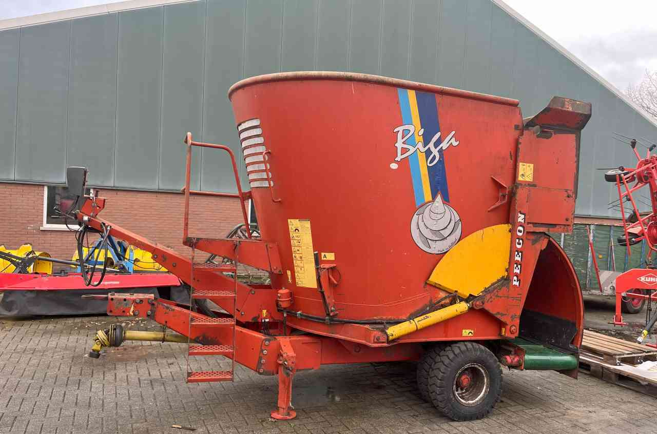 Peecon BIGA 10 voermengwagen, laadklep, voermachines - Misturadora Alimentadora: foto 1 Peecon BIGA 10 voermengwagen, laadklep, voermachines - Misturadora Alimentadora: foto 1