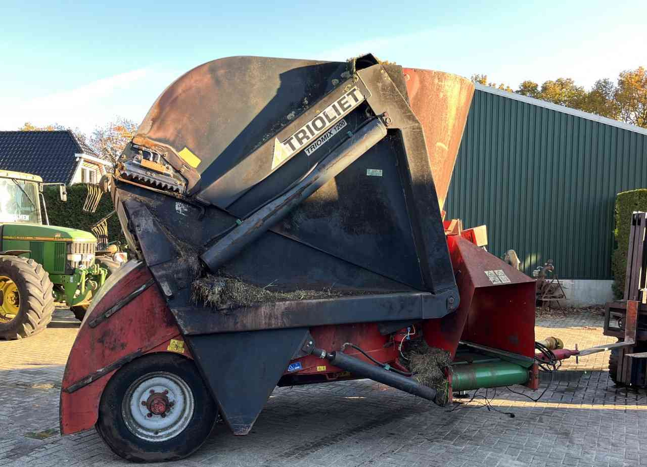 Trioliet Triomix 1200 zelfladende voermengwagen voermachines - Misturadora Alimentadora: foto 2 Trioliet Triomix 1200 zelfladende voermengwagen voermachines - Misturadora Alimentadora: foto 2