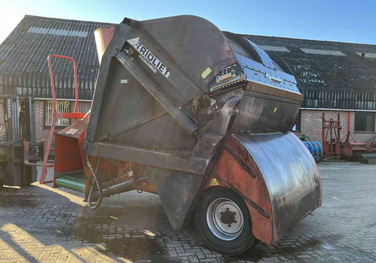 Trioliet Triomix 1200 zelfladende voermengwagen voermachines - Misturadora Alimentadora: foto 4 Trioliet Triomix 1200 zelfladende voermengwagen voermachines - Misturadora Alimentadora: foto 4