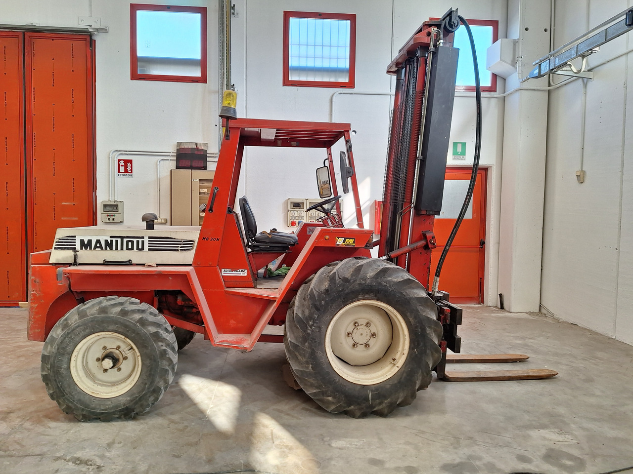 Manitou 30 NB - Empilhador todo-o-terreno: foto 1 Manitou 30 NB - Empilhador todo-o-terreno: foto 1
