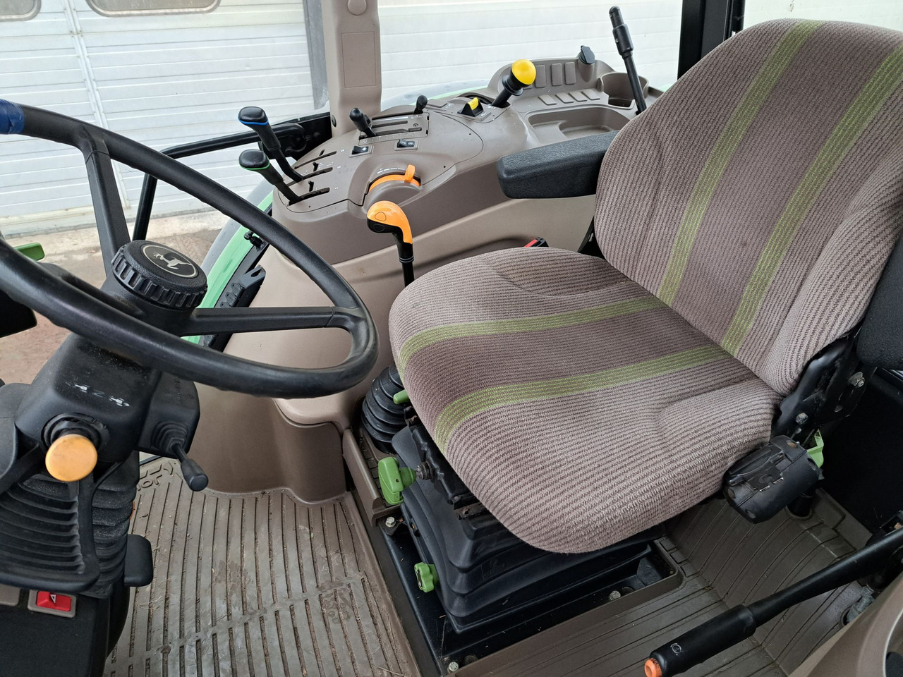 Ciągnik John Deere 5090m - Trator: foto 3 Ciągnik John Deere 5090m - Trator: foto 3