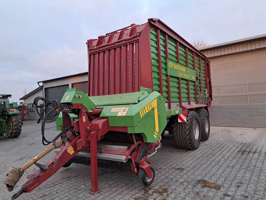 Przyczepa samozbierająca Strautmann 3602 Giga Vitesse 2019 rok - Autocarregadora: foto 1 Przyczepa samozbierająca Strautmann 3602 Giga Vitesse 2019 rok - Autocarregadora: foto 1