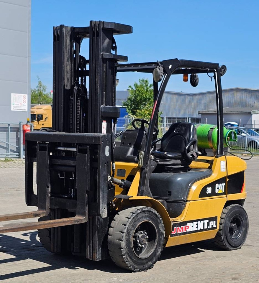 CAT GP 30 N - Empilhador a gás: foto 5 CAT GP 30 N - Empilhador a gás: foto 5