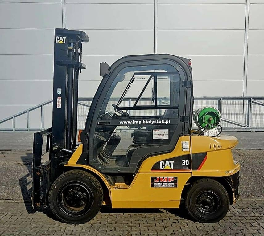 CAT GP 30 N - Empilhador a gás: foto 1 CAT GP 30 N - Empilhador a gás: foto 1