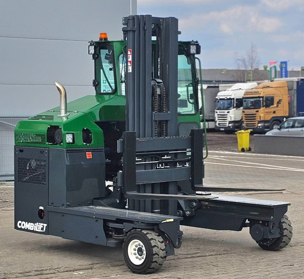 Combilift C 4000 D MK4 150 hrs RENTED  - Empilhador de 4 vias: foto 4 Combilift C 4000 D MK4 150 hrs RENTED  - Empilhador de 4 vias: foto 4