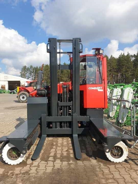 Combilift C 4500 - Empilhador lateral: foto 1 Combilift C 4500 - Empilhador lateral: foto 1