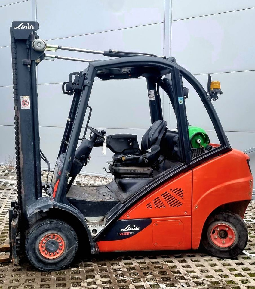 Linde H 25 T - 02 - Empilhador a gás: foto 2 Linde H 25 T - 02 - Empilhador a gás: foto 2