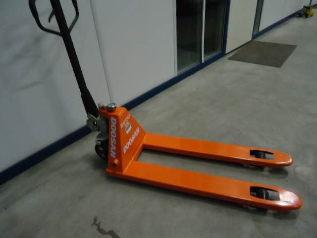 Doosan Pallettruck - Porta-palete: foto 2 Doosan Pallettruck - Porta-palete: foto 2