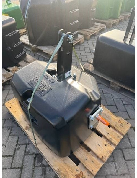 900 KG Gewichtenblok Frontgewicht Ertscomposiet C - Peça de reposição para Máquina agrícola: foto 1 900 KG Gewichtenblok Frontgewicht Ertscomposiet C - Peça de reposição para Máquina agrícola: foto 1