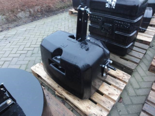 900 KG Gewichtenblok Frontgewicht Ertscomposiet C - Peça de reposição para Máquina agrícola: foto 2 900 KG Gewichtenblok Frontgewicht Ertscomposiet C - Peça de reposição para Máquina agrícola: foto 2