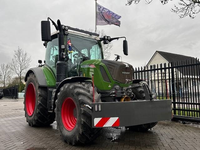 Trekkerbumper Tractorbumper met opbergkist - Peça de reposição para Máquina agrícola: foto 1 Trekkerbumper Tractorbumper met opbergkist - Peça de reposição para Máquina agrícola: foto 1