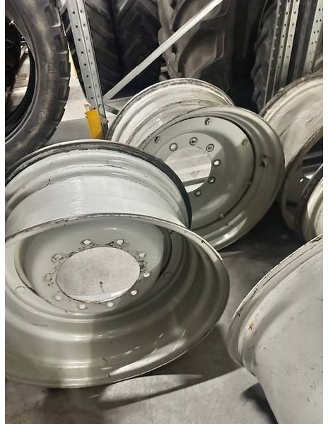 Valtra 15x30 velgen, rims - Jantes e pneus para Máquina agrícola: foto 2 Valtra 15x30 velgen, rims - Jantes e pneus para Máquina agrícola: foto 2