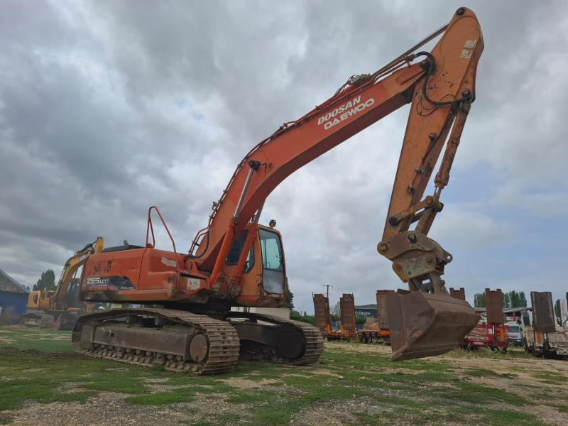 Doosan SOLAR 255LC-V - Escavadora de rastos: foto 2 Doosan SOLAR 255LC-V - Escavadora de rastos: foto 2