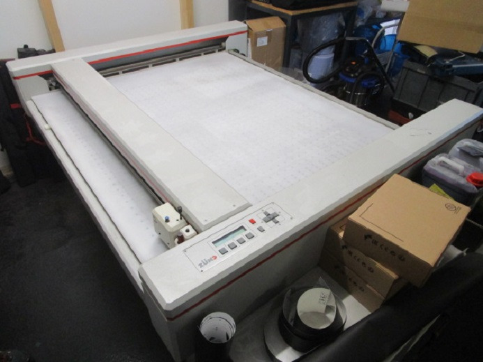 SCHNEIDEPLOTTER ZÜND P-1200 PLUS - Máquina de corte de papel: foto 1 SCHNEIDEPLOTTER ZÜND P-1200 PLUS - Máquina de corte de papel: foto 1