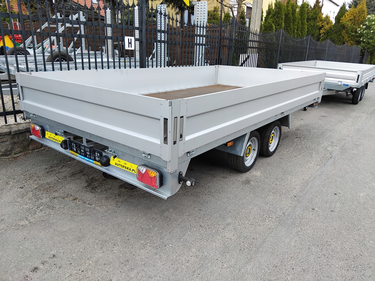 Platforma przyczepa 4x2 WARK dmc 2700 + burty / Platform trailer 4x2 WARK GVW 2700 + sides - Reboque plataforma/ Caixa aberta: foto 3 Platforma przyczepa 4x2 WARK dmc 2700 + burty / Platform trailer 4x2 WARK GVW 2700 + sides - Reboque plataforma/ Caixa aberta: foto 3