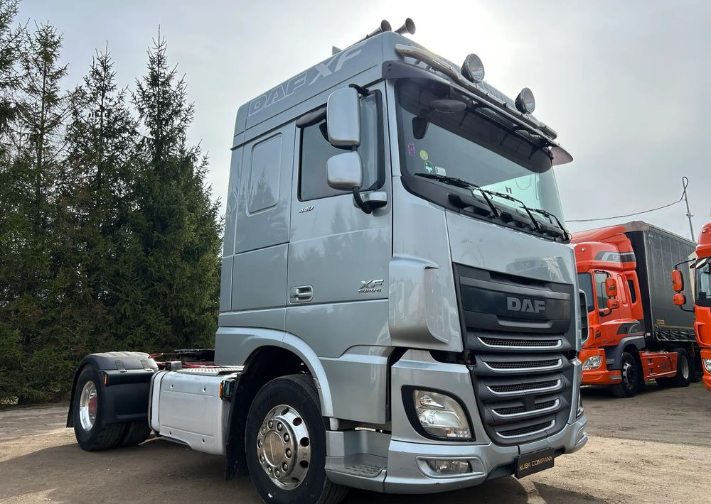 DAF XF 106 440 KM / AUTOMAT / RETARDER / HYDRAULIKA HYVA / ALUFELGI ALCOA / 2017 ROK !! - Tractor: foto 1 DAF XF 106 440 KM / AUTOMAT / RETARDER / HYDRAULIKA HYVA / ALUFELGI ALCOA / 2017 ROK !! - Tractor: foto 1