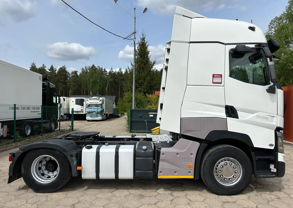 Renault T520 / 13 L SILNIK / HIGH CAB / ZBIORNIKI 1350 L / SALON PL / 2017 ROK !! - Tractor: foto 4 Renault T520 / 13 L SILNIK / HIGH CAB / ZBIORNIKI 1350 L / SALON PL / 2017 ROK !! - Tractor: foto 4