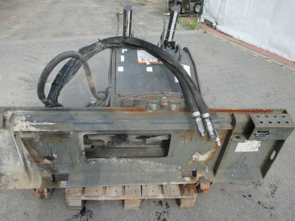 Bobcat 18 PLA - Escrêiper: foto 1 Bobcat 18 PLA - Escrêiper: foto 1