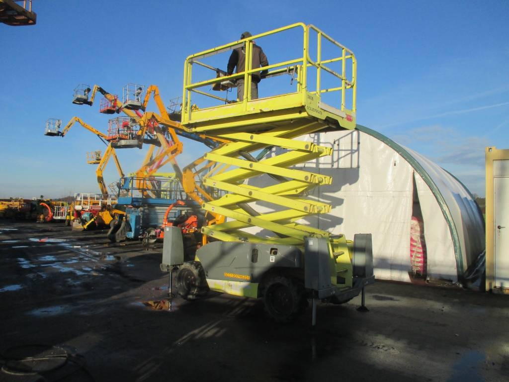 Haulotte Compact 12 DX - Plataforma de Tijera/ Plataforma de tesoura: foto 1 Haulotte Compact 12 DX - Plataforma de Tijera/ Plataforma de tesoura: foto 1