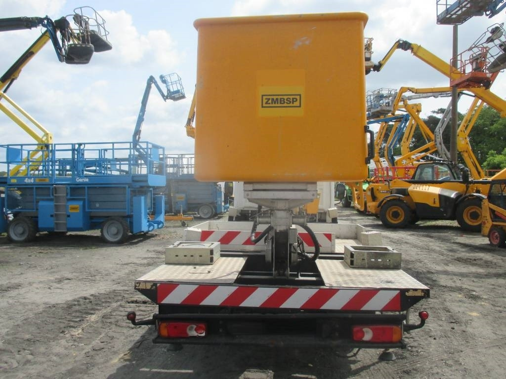 Multitel MT 202 DS - Caminhão com plataforma aérea: foto 4 Multitel MT 202 DS - Caminhão com plataforma aérea: foto 4