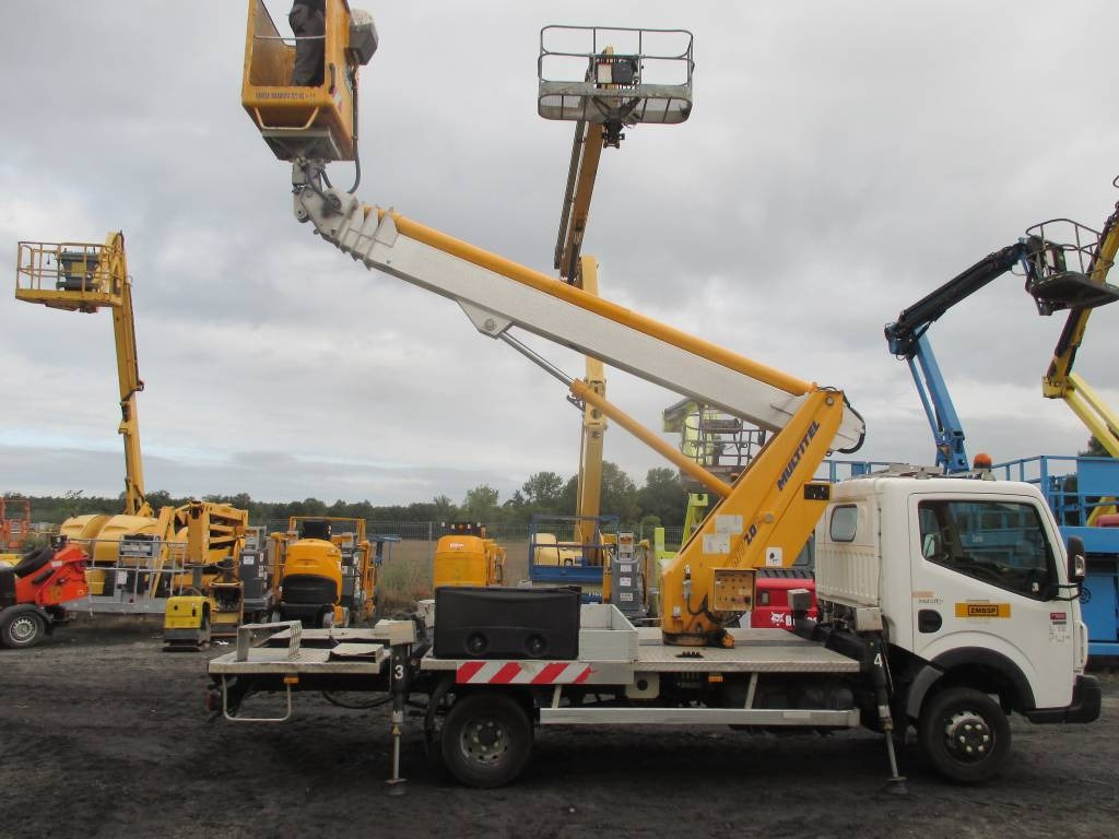 Multitel MT 202 - Caminhão com plataforma aérea: foto 1 Multitel MT 202 - Caminhão com plataforma aérea: foto 1