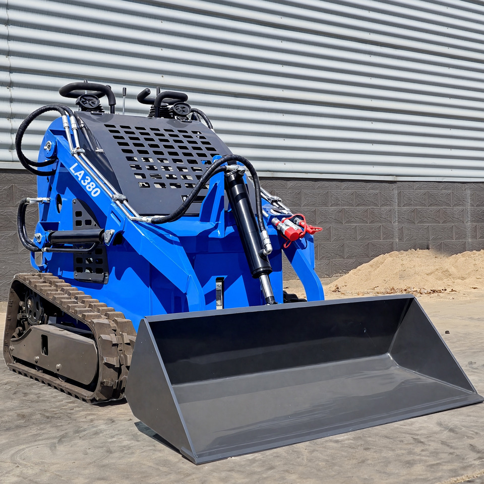 LEZUM LA380 Mini Skid Steer Loader Compact Track Diesel Cheap Mini Skid Steer Loader For Sale With Mini Skid Steer Attachments 4 In 1 Bucket - Mini pá carregadora: foto 3 LEZUM LA380 Mini Skid Steer Loader Compact Track Diesel Cheap Mini Skid Steer Loader For Sale With Mini Skid Steer Attachments 4 In 1 Bucket - Mini pá carregadora: foto 3