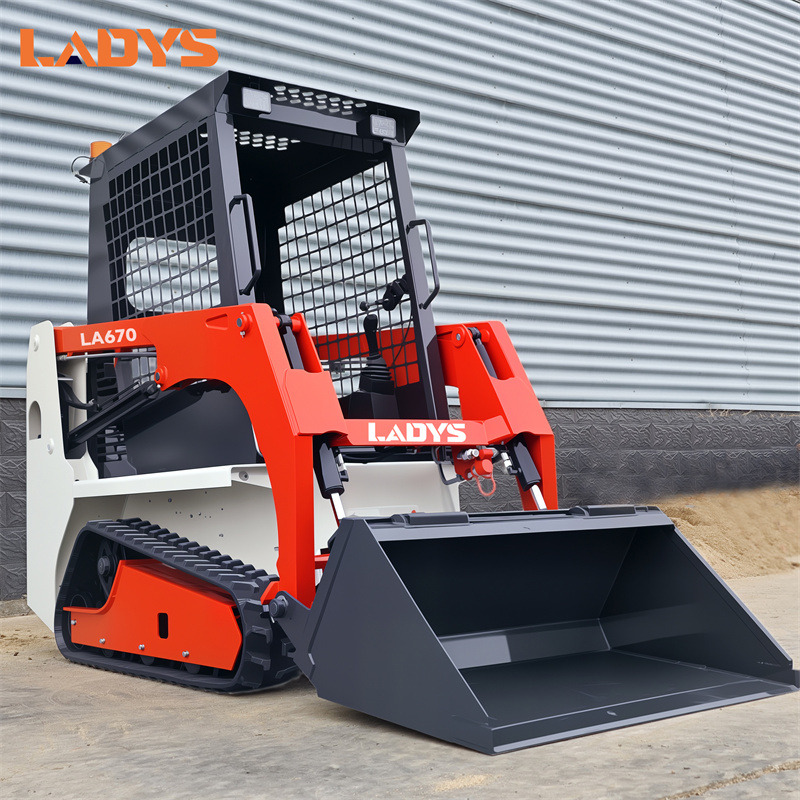 LADYS LA670 Mini Small Skid Steer Loader Compact Track Diesel Mini Skid Steer Loader For Sale With Small Mini Skid Steer Attachments 4 In 1 Bucket - Mini pá carregadora: foto 2 LADYS LA670 Mini Small Skid Steer Loader Compact Track Diesel Mini Skid Steer Loader For Sale With Small Mini Skid Steer Attachments 4 In 1 Bucket - Mini pá carregadora: foto 2