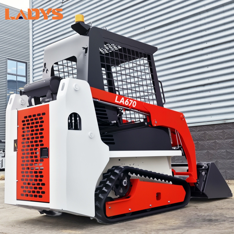 LADYS LA670 Mini Small Skid Steer Loader Compact Track Diesel Mini Skid Steer Loader For Sale With Small Mini Skid Steer Attachments 4 In 1 Bucket - Mini pá carregadora: foto 5 LADYS LA670 Mini Small Skid Steer Loader Compact Track Diesel Mini Skid Steer Loader For Sale With Small Mini Skid Steer Attachments 4 In 1 Bucket - Mini pá carregadora: foto 5