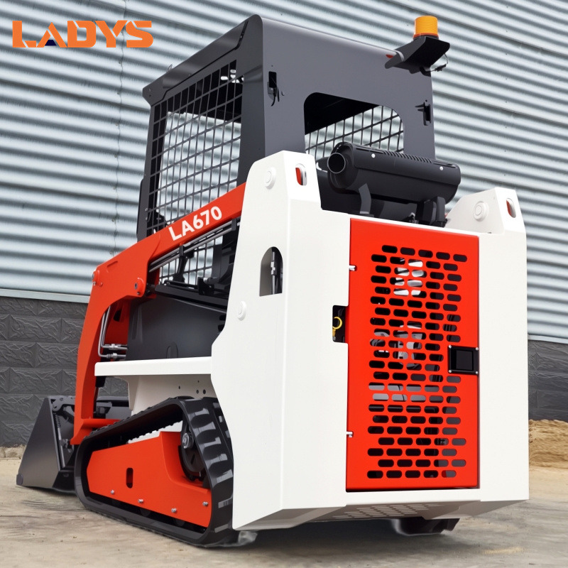 LADYS LA670 Mini Small Skid Steer Loader Compact Track Diesel Mini Skid Steer Loader For Sale With Small Mini Skid Steer Attachments 4 In 1 Bucket - Mini pá carregadora: foto 4 LADYS LA670 Mini Small Skid Steer Loader Compact Track Diesel Mini Skid Steer Loader For Sale With Small Mini Skid Steer Attachments 4 In 1 Bucket - Mini pá carregadora: foto 4