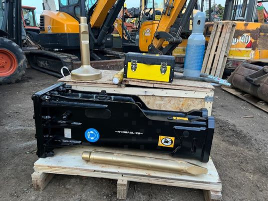 BRH pour pelle de 7T à 14T - Martelo hidráulico: foto 1 BRH pour pelle de 7T à 14T - Martelo hidráulico: foto 1