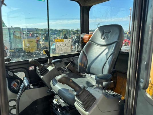 Bobcat E35 Cabine à 20900 € HT - Mini escavadeira: foto 2 Bobcat E35 Cabine à 20900 € HT - Mini escavadeira: foto 2