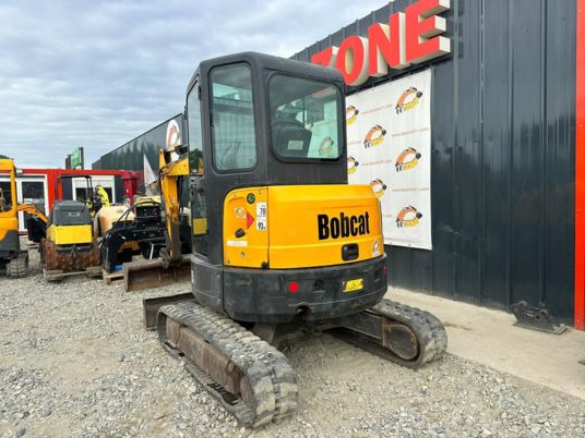 Bobcat E35 Cabine à 23500 € HT - Mini escavadeira: foto 4 Bobcat E35 Cabine à 23500 € HT - Mini escavadeira: foto 4