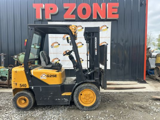Doosan G25E à 10500 € HT - Empilhador a gás: foto 3 Doosan G25E à 10500 € HT - Empilhador a gás: foto 3