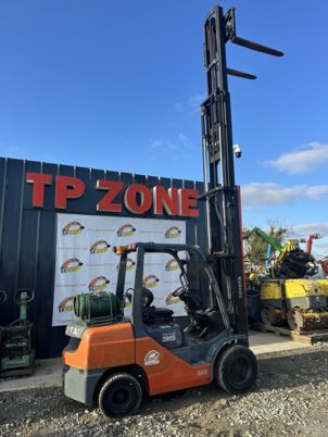 Toyota Tonero 35 à 19900 Euros HT - Empilhador a gás: foto 1 Toyota Tonero 35 à 19900 Euros HT - Empilhador a gás: foto 1